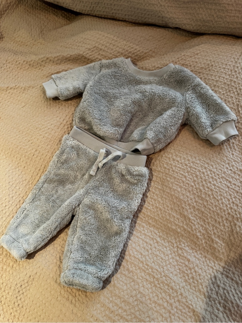 GAP Cozy Fleece Kids Matching Set in Light Gray